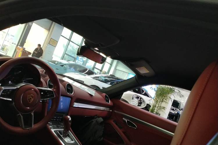 Used Porsche 718 2022 Cayman 2.0T
