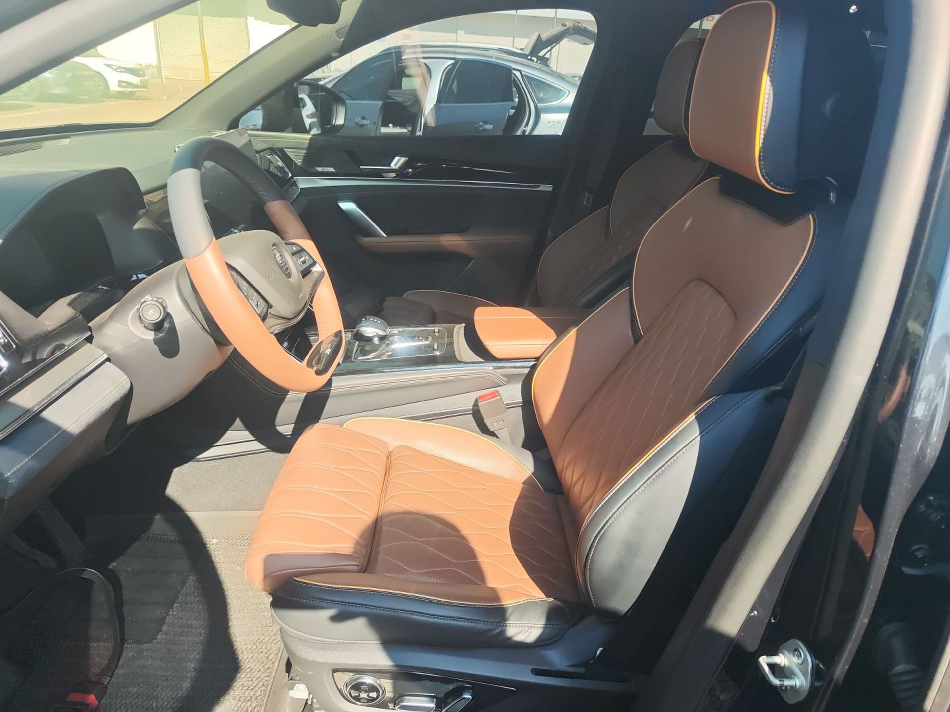 Переднее сиденье в автомобиле