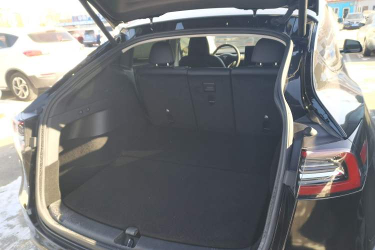 Used Tesla Model Y 2023 Long-Range All-Wheel-Drive Version
