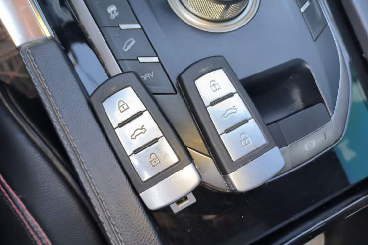 Used Zotye T700 2017 1.8T Dual-Clutch Luxury Model
