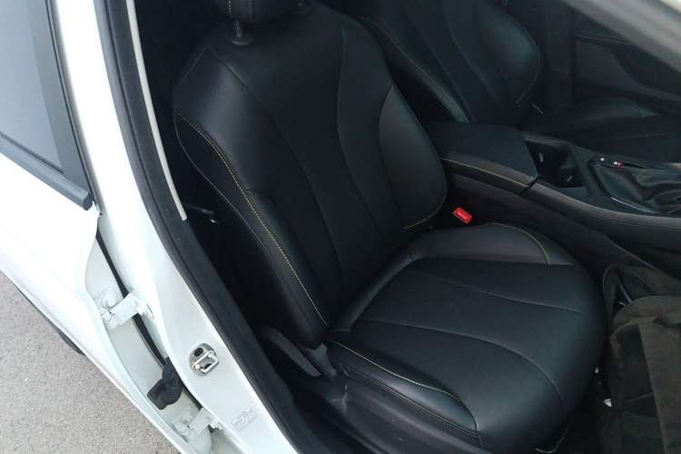 Used Roewe i5 2021 1.5L CVT Black Gold Edition
