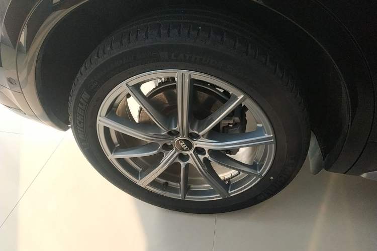 Used Audi Q5L 2022 40T Fashionable and Dynamic Model
