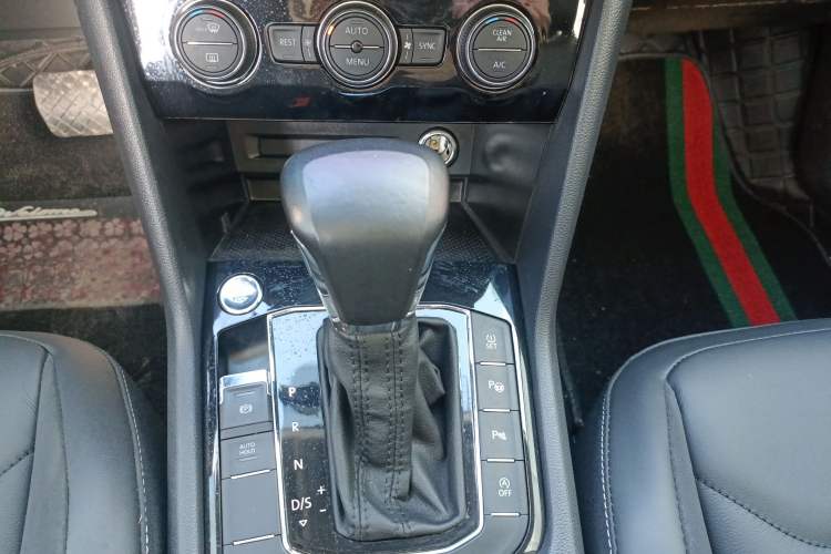 Used Volkswagen Tiguan L 2019 330TSI Automatic Two-Wheel Drive Smart Luxury Version China VI Standard
