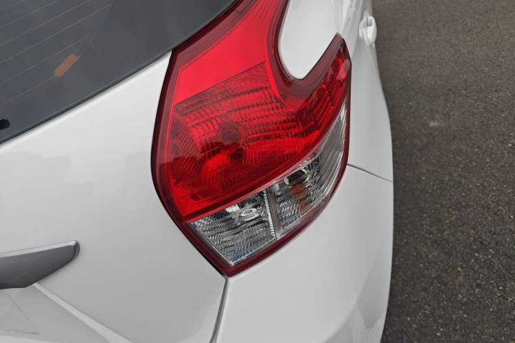 Used Toyota YARiS L 2015 1.5E Automatic Charm Edition
