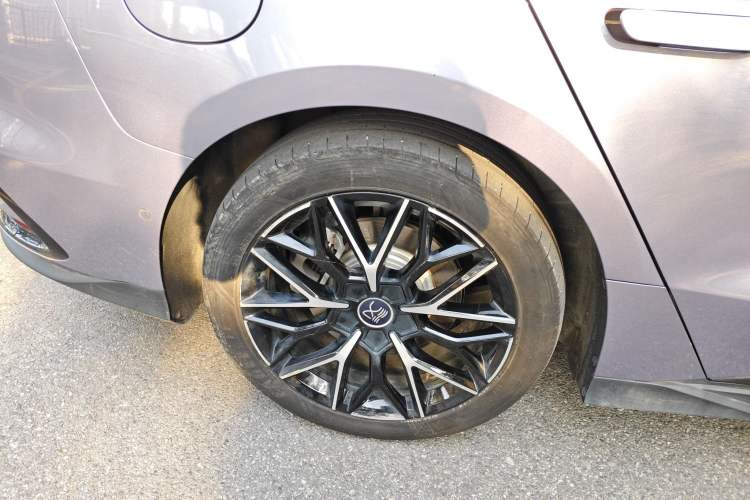 Used BYD Han 2024 EV Glory Edition 610 km All-Wheel Drive "Tian Shen Zhi Jia" Intelligent Driving Model
