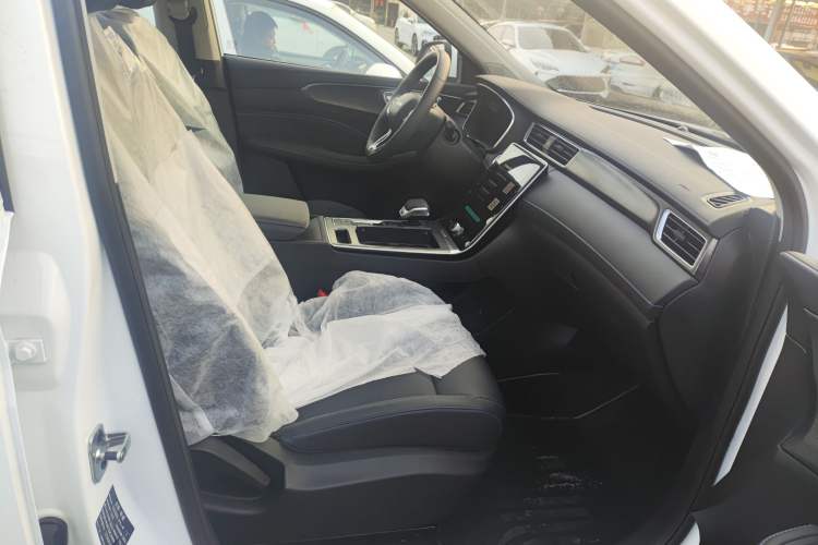 Used Roewe RX5 2025 PLUS 330TGI Automatic Trendsetting Smart Edition
