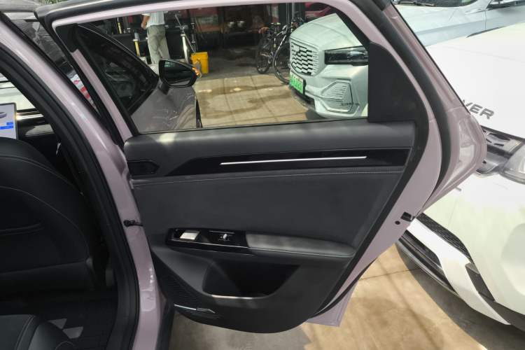 Used  L6 2024 125km Creative Edition
