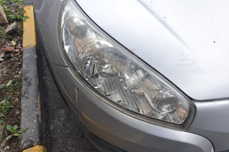 Used JAC Heyue A13RS 2014 CROSS 1.3L Manual Comfort Model
