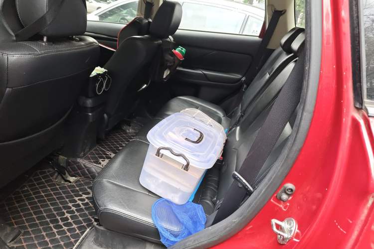 Used Mitsubishi Outlander 2016 2.4L 4x4 Luxury Edition 7-Seater