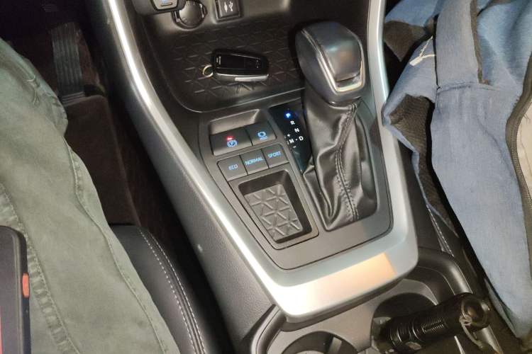 Used Toyota Wildlander 2022 2.0L CVT Two-Wheel Drive Luxury PLUS Edition
