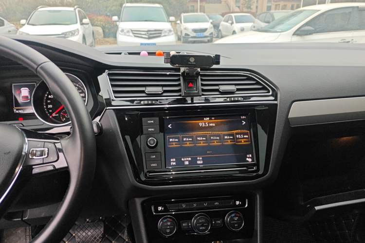 Used Volkswagen Tiguan L 2019 330TSI Automatic Two-Wheel Drive Panoramic Comfort Edition China VI Standard
