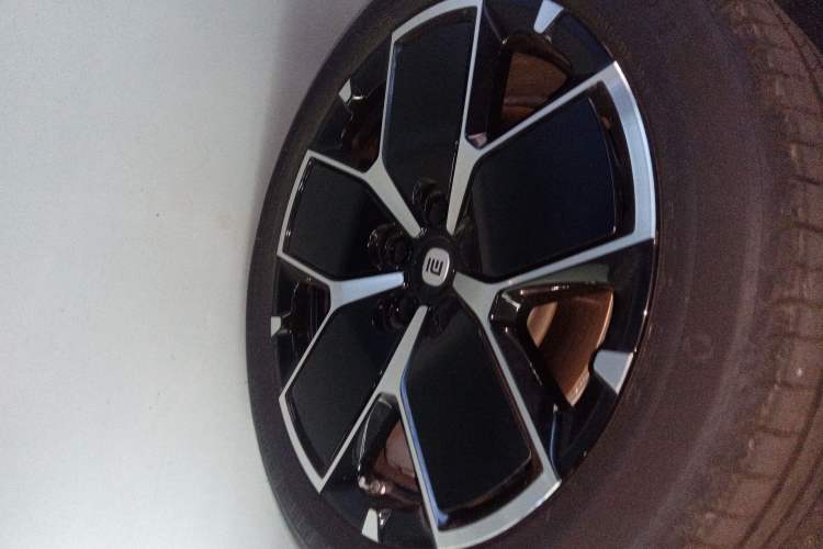 Used  SU7 2024 Rear-Drive Ultra-Long Range Advanced Pro-Level Intelligent Driving Version
