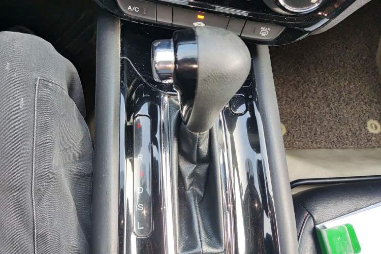 Used Honda Vezel 2015 1.5L CVT two-wheel drive Comfort trim
