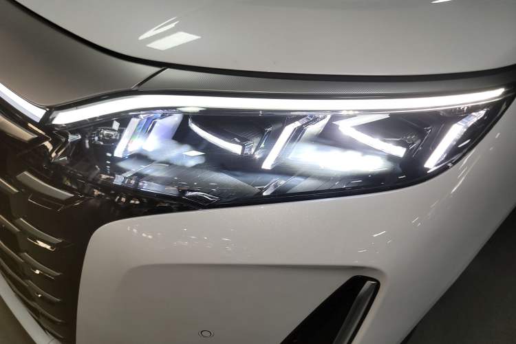 Used BYD Xia 2025 DM-i 1.5T 180km Beyond Edition
