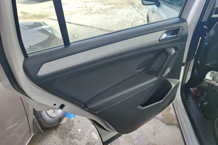 Used Volkswagen Tiguan L 2018 330TSI Automatic Two-Wheel Drive Luxury Edition
