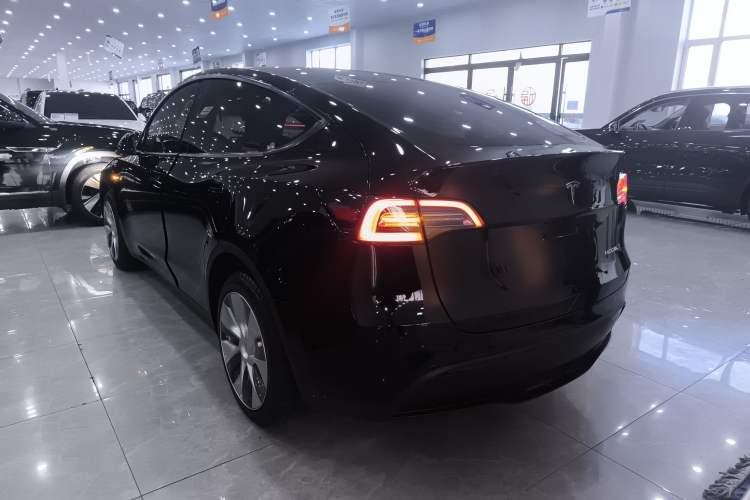 Used Tesla Model Y 2023 Long-Range All-Wheel-Drive Version
