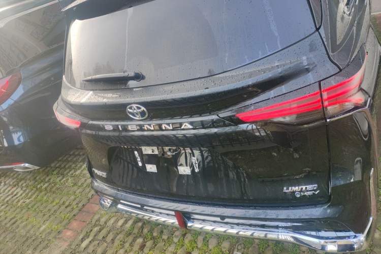 Used Toyota Sienna 2024 2.5L Hybrid Luxury Edition
