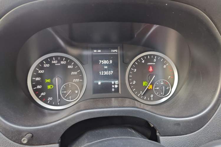 Used Mercedes-Benz Vito 2018 2.0T Elite Version 7 Seats China VI Emission Standard