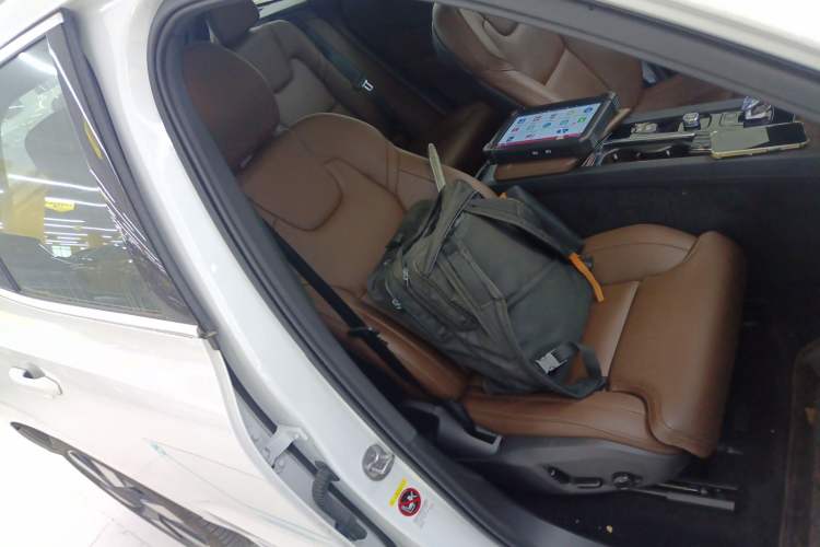 Used Volvo XC60 New Energy 2025 Plug-in Hybrid Long-Range All-Wheel Drive Smart Luxury Edition