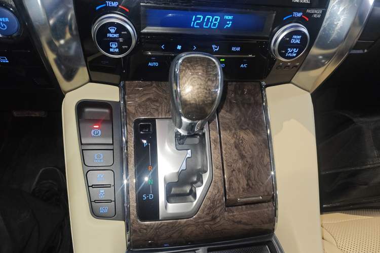 Used Toyota Alphard 2021 Dual-Motor 2.5L Premium Edition
