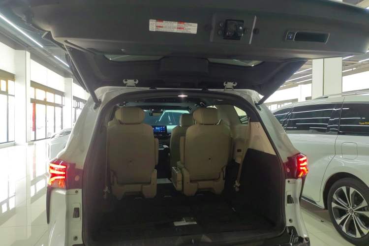 Used Toyota Granvia 2022 2.5L Hybrid Prestige Edition