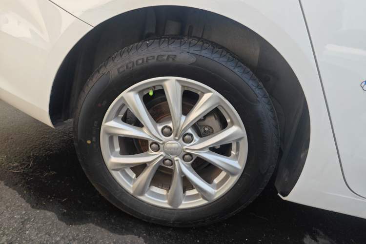 Used Roewe i5 2020 1.5L Manual 4G Connect Luxury Edition
