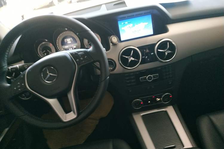 Used Mercedes-Benz GLK-Class 2013 GLK 300 4MATIC Dynamic Sunroof Model