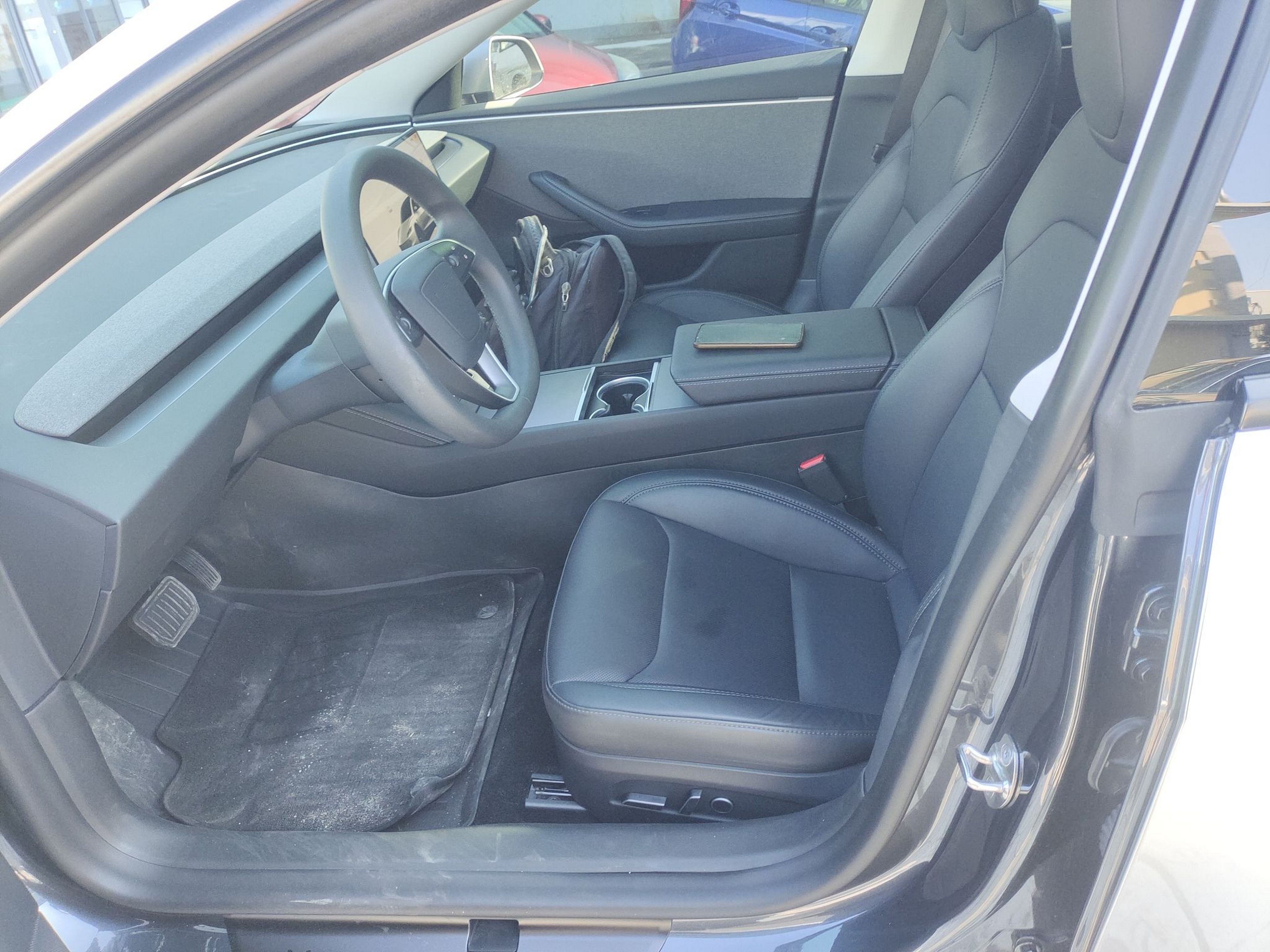 Переднее сиденье в автомобиле