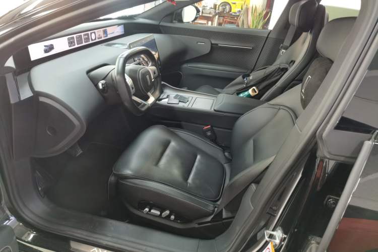 Used  12 2023 700 Three-Laser Rear-Wheel Drive Luxury Edition
