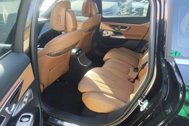 Used Mercedes-Benz E-Class 2025 Facelift E 300 L Luxury Edition
