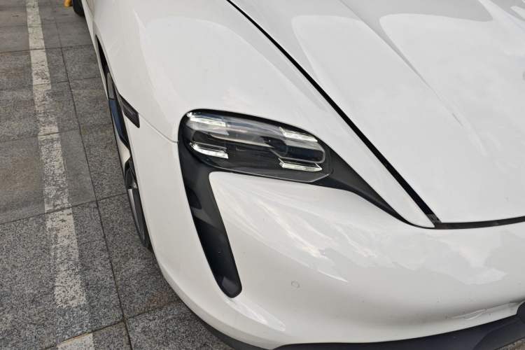 Used Porsche Taycan 2022-Year Updated Taycan
