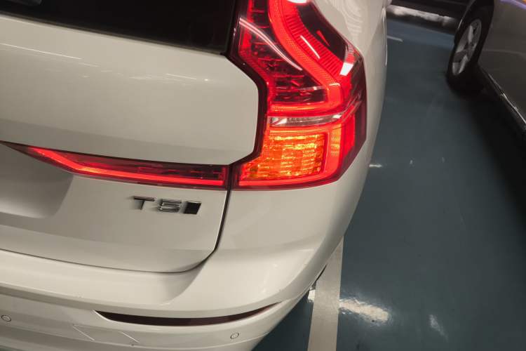 Used Volvo XC60 2019 T5 4x4 Smart Edition China V Standard
