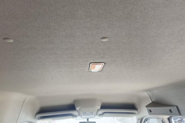 Used SAIC MAXUS Xintu V80 2023 2.0T AMT Classic Aoyuntong Long Wheelbase Mid-Height 6/7/8/9-Seater