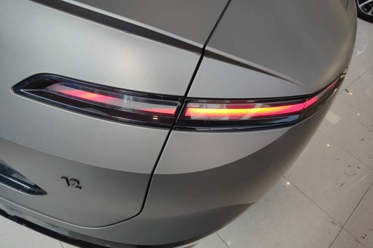 Used  12 2025 Max Extended-Range Edition
