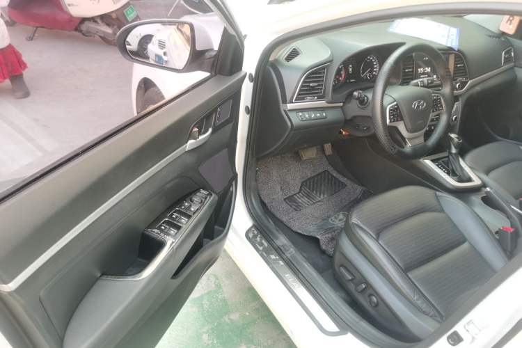 Used Hyundai Elantra 2016 1.6L Automatic ZhiXuan · Flagship Edition
