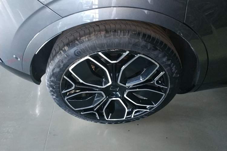 Used  11 2022 Long-Range Dual-Motor Version 4 Seats
