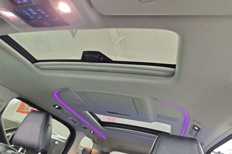 Used Toyota Vellfire 2021 Crown Dual-Engine 2.5L HV Luxury Edition
