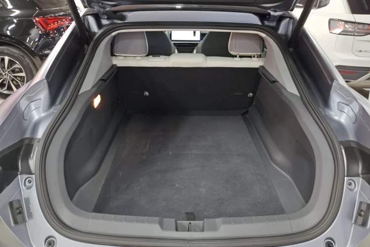 Used  eπ007 2024 540 All-Wheel Drive Pro Edition
