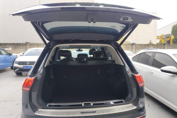 Used Volkswagen Tiguan L 2024 Outstanding Model 330TSI Automatic Two-Wheel Drive R-Line Dragon Glory Edition
