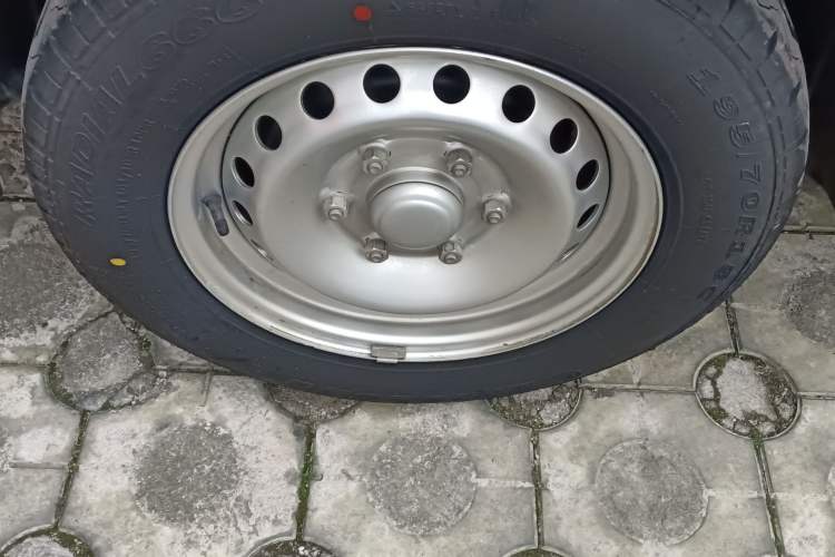 Used Wuling Yangguang 2024 300km Comfort-Grade Passenger Van 60kW
