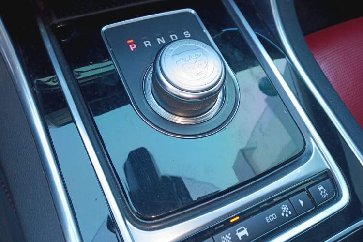 Used Jaguar XE 2015 2.0T 240 PS R-Sport