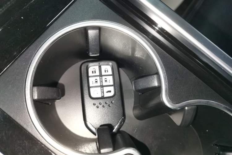 Used Honda Elysion 2022 2.0L eHEV Luxury Edition
