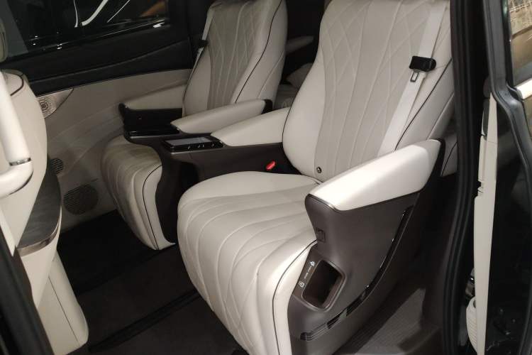 Used Denza D9 2024 DM-i 1050 Luxury Model