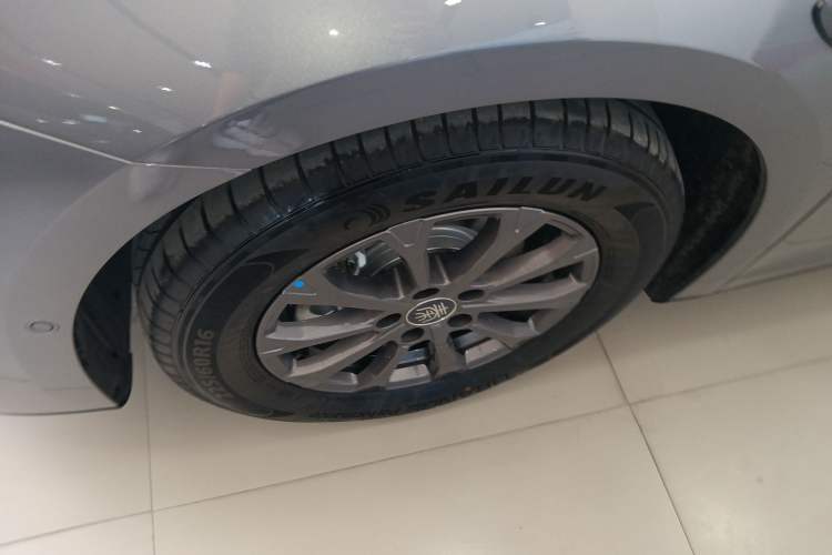 Used BYD Qin L 2025 DM-i Smart Drive 80KM Leading Model
