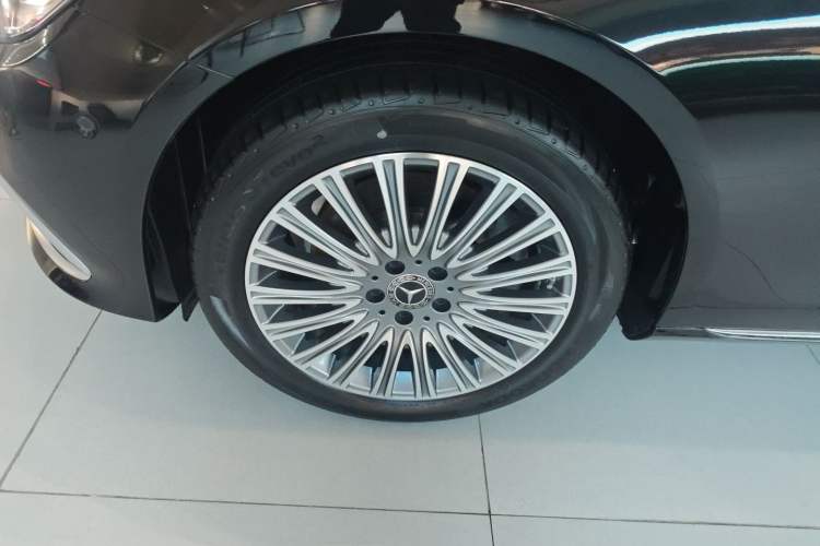 Used Mercedes-Benz E-Class 2023 Updated E 300 L Luxury Edition
