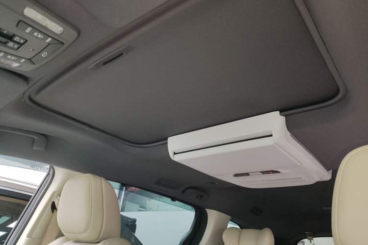 Used Toyota Sienna 2023 2.5L Hybrid Deluxe Edition
