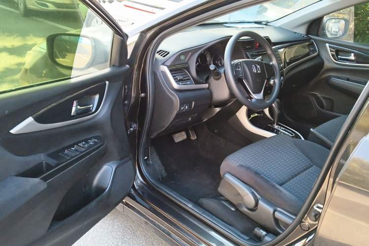 Used Honda Crider 2013 1.8L automatic luxury edition
