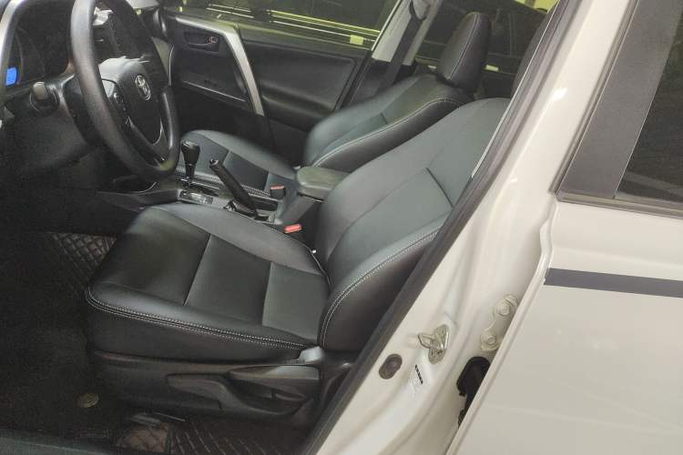 Used Toyota RAV4 2019 2.0L CVT Two-Wheel Drive Pioneer Edition China V Standard
