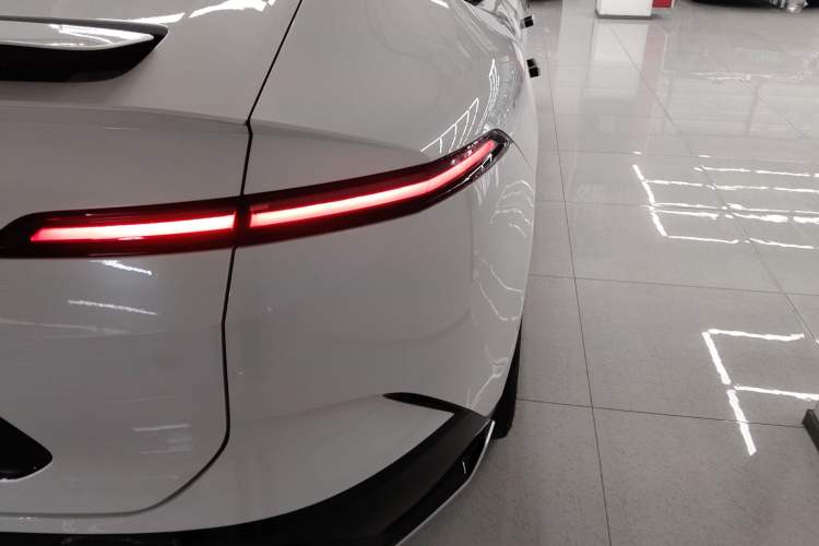 Used  12 2024 650 Three-Laser All-Wheel Drive GT Version
