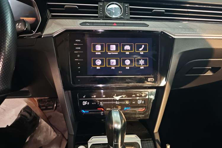 Used Volkswagen Magotan 2023 2 Million Units Limited Edition 280TSI DSG Leading Version
